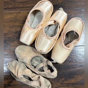Dead pointe shoes for crafting